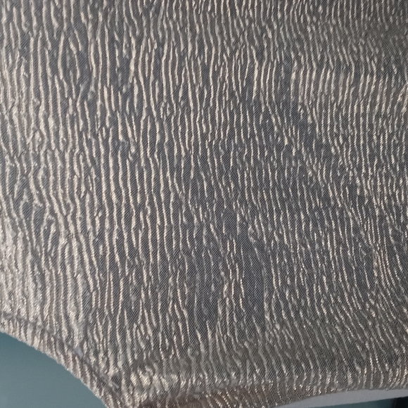 White and gold Top - Picture 2 of 5